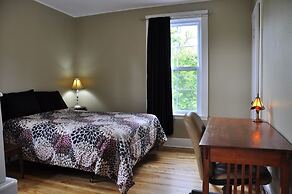 Moncton Suites - 81 Maple Street