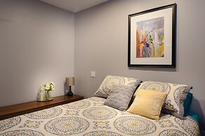 Moncton Suites - 267 Universite Ave