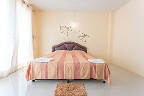 Phet Ngam Hotel
