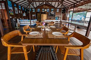 Noah Maratua Resort