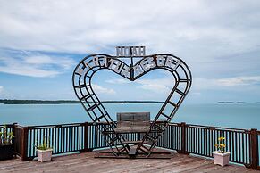 Noah Maratua Resort