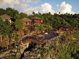 Noah Maratua Resort