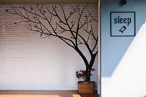 Eat Sleep Cafe & Bed