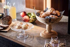 La Paula Apartments & Suites