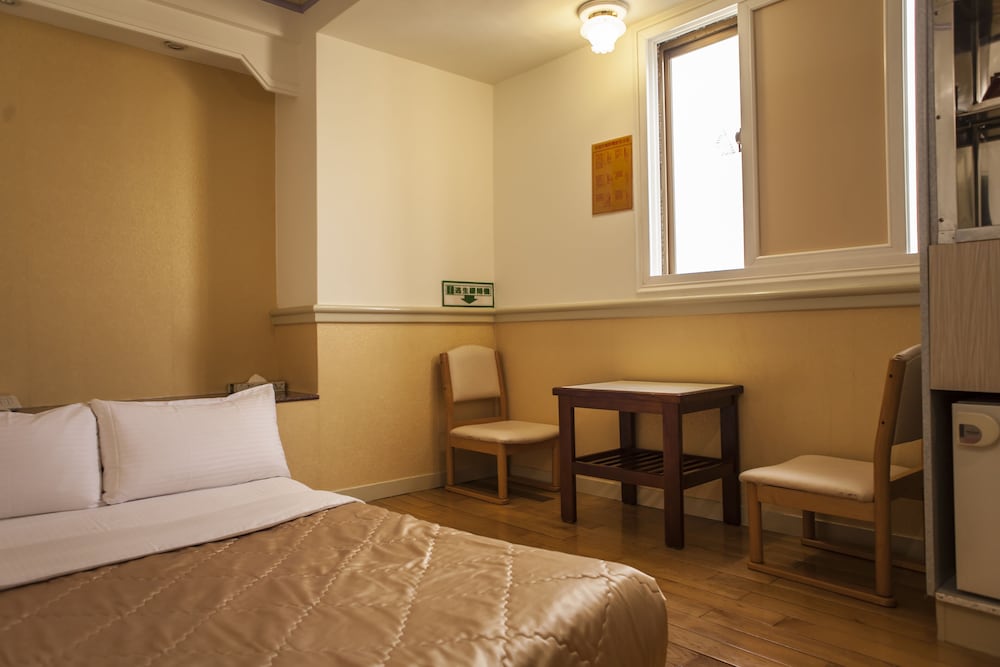 Good Hotel