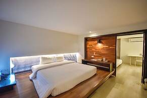 S2 Hotel