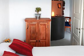 Menias Cave House