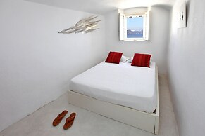 Menias Cave House