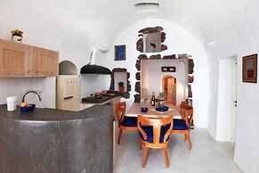 Menias Cave House