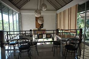 Thatphanom Place