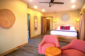Mr. Tucan Hotel