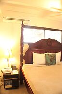 Altamont West Hotel