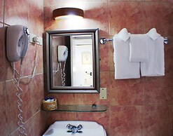 Altamont West Hotel