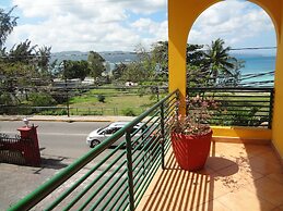 Altamont West Hotel