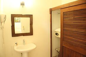 Altamont West Hotel