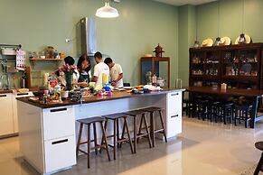 Hom hostel & cooking club
