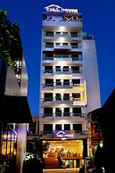 Full House Hotel