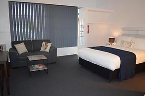 Penguin Seaside Motel