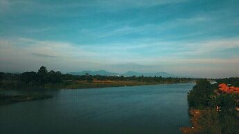 Scenic Riverside Resort