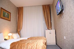 Riva Hotel