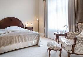 Miramar Hotel
