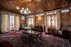 Kharpalace group of houseboats