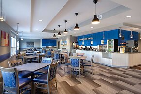 Days Inn & Suites by Wyndham Warman