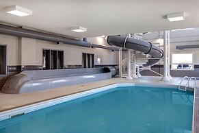 Days Inn & Suites by Wyndham Warman