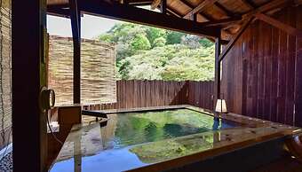 Yuze Hotel