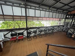 Twin Palms Hostel Phi Phi