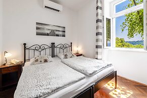Apartments Kirigin