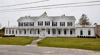 The Quogue Club at Hallock House