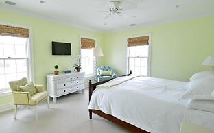 The Quogue Club at Hallock House