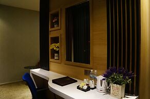 Greens Hotel & Suites