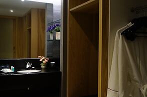 Greens Hotel & Suites