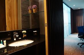 Greens Hotel & Suites