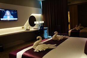 Greens Hotel & Suites