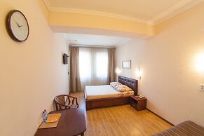 Red Hotel