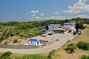 Summer View Hotel
