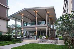 Baan Peang Ploen by Montri