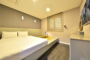WITH U Hotel & Guesthouse