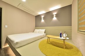 WITH U Hotel & Guesthouse