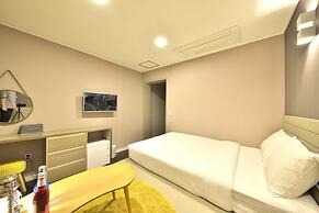 WITH U Hotel & Guesthouse