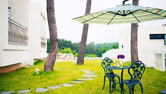 Sea & Pine Pension