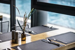Cresco Hotel Buriram