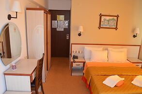 Megas Hotel