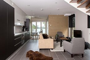 Sandy Kelt, Irish House Apartments