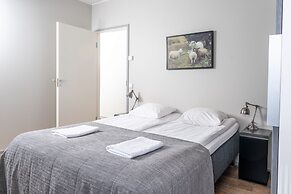 Sandy Kelt, Irish House Apartments