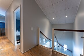 Sandy Kelt, Irish House Apartments