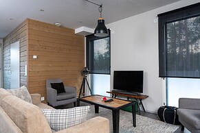 Sandy Kelt, Irish House Apartments